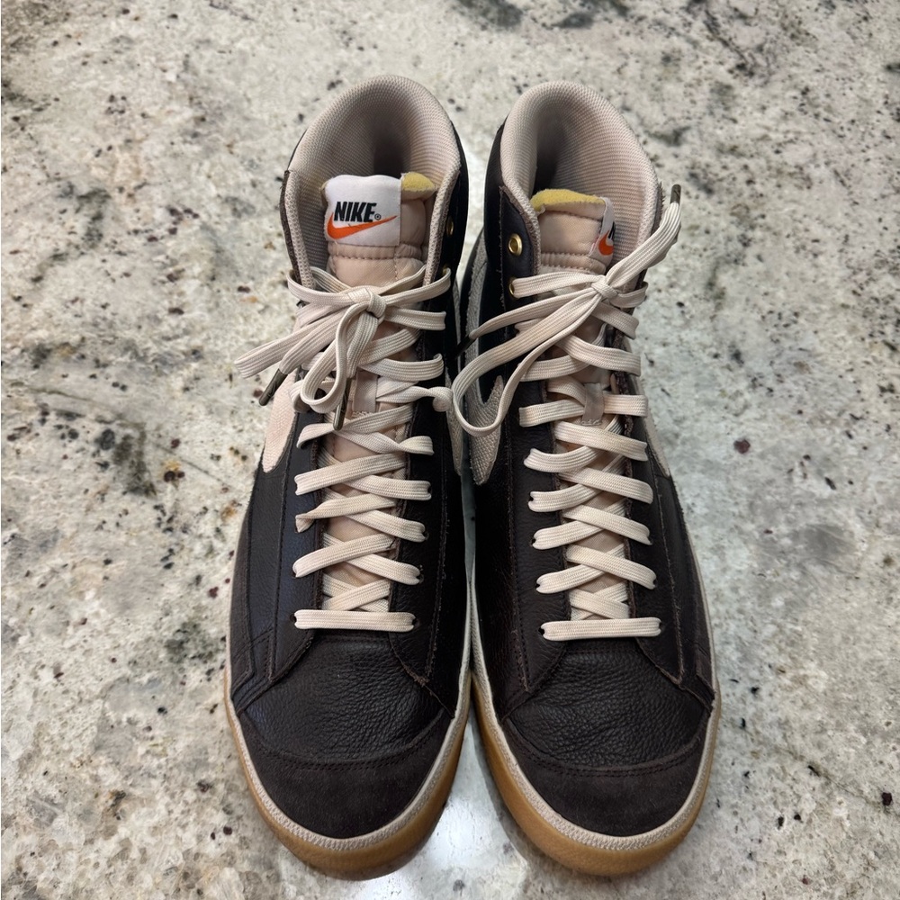 Nike Black Sneakers with High-Top Design and Light Accents - Picture 1 of 5